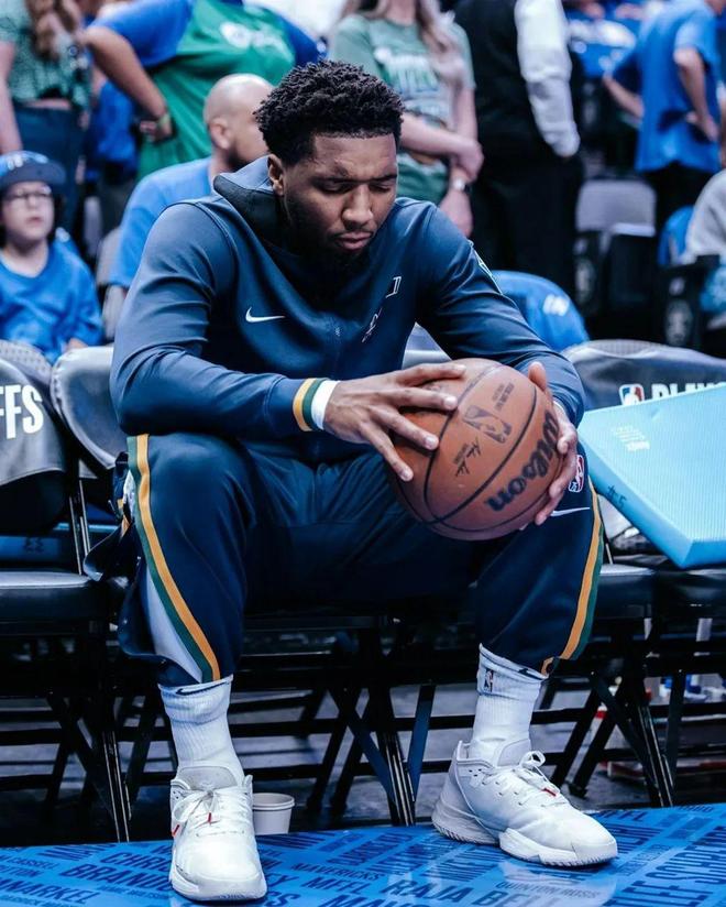 世体：费尔明今天将接受检查确定周末能否上场，预计欧冠复出（世体：费尔明今日接受检查评估周末能否出战，欧冠预计复出）