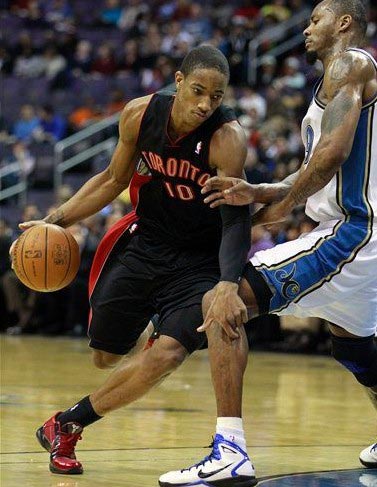 西海岸祝福邵佳一：俱乐部主教练荣升国足主帅，这是我们的荣幸（西海岸送祝贺：邵佳一由俱乐部主帅升任国足主帅，我们深感荣幸）