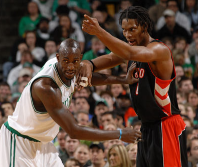 争四格局大乱，曼联3场不败，积分追平切尔西，与欧冠区只差1分（英超争四再起波澜：曼联近3战不败，积分追平切尔西，距欧冠区仅1分）