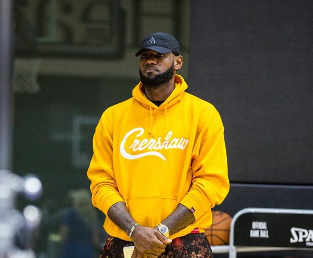 国米门将更替引热议，维卡里奥性价比突出，但适配性与未来规划存疑。（国米门将更替惹争议，维卡里奥性价比出众，但与体系契合度和未来规划仍存疑）