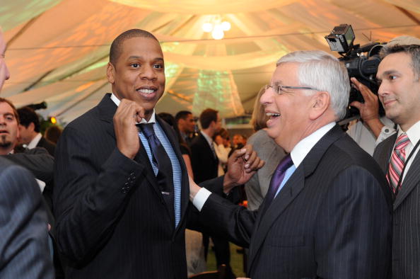 火箭哈登末节爆发连得15分（哈登末节连拿15分引领火箭反扑）