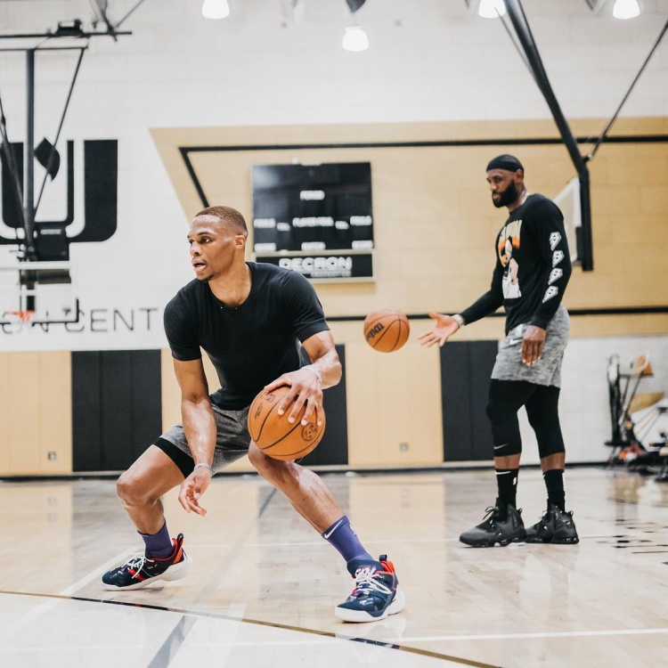 追平乔丹！穆雷生涯两次客场砍下50+且命中率超75%（穆雷追平乔丹纪录：生涯两度客场50+且命中率超75%）