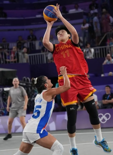 意甲三分制时代，斯帕莱蒂是第二位率队参加过三大德比的主帅（意甲实行三分制以来，斯帕莱蒂是第二位带队出战三大德比的主帅）