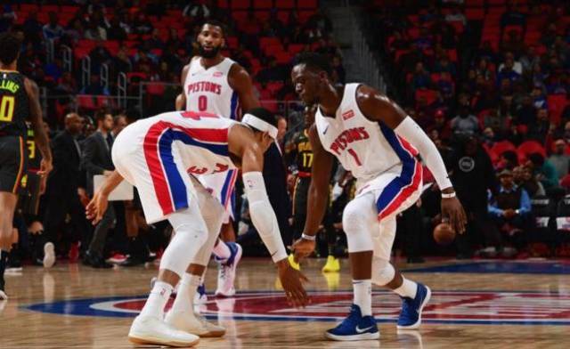 马克西半场18分2抢断，带队领先22分打爆勇士（马克西半场轰18分2断，率队早早建立22分领先痛击勇士）