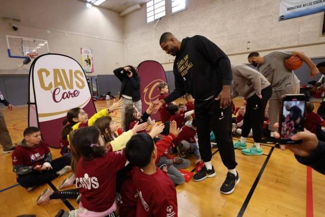 罗马税前年薪排名：迪巴拉1290万断崖领跑，利昂-贝利650万第2（罗马队税前薪资榜：迪巴拉1290万一骑绝尘，利昂-贝利650万位居第二）